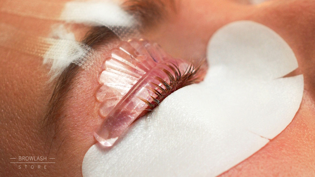 Rehaussement de cils qui ne tient pas : 7 causes et solutions image